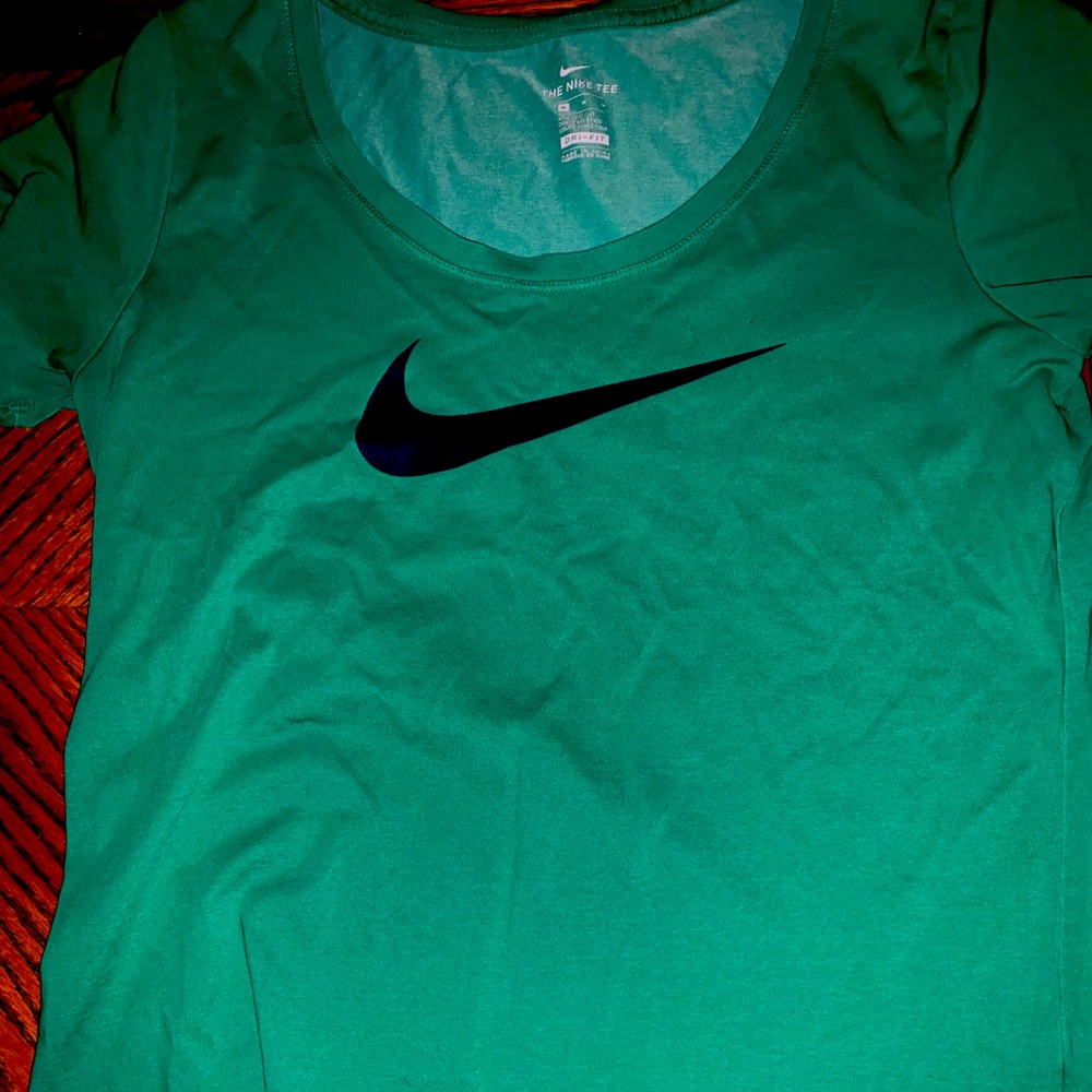 Nike women’s tee